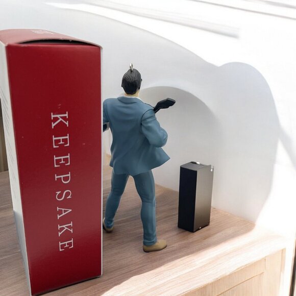 2024 HALLMARK KEEPSAKE ORNAMENT DC SUPERMAN CLARK KENT NEW - Picture 8 of 10